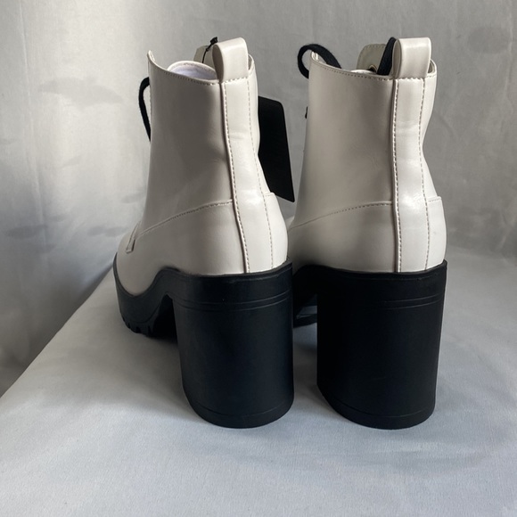 Forever 21 white boots - Picture 5 of 7